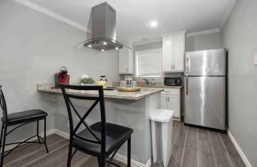 Old East Dallas Condo | Spacious 2BR/1BA - KPMG 0.6mi - All-Inclusive - Dallas Medical District