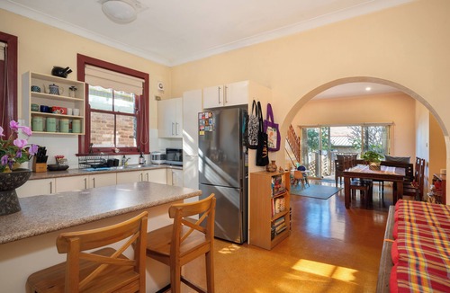 Marrickville House | Spacious 2BR, 2BA Creative Haven Near Cafes, Music + Art
