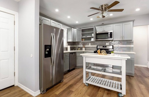 Floral Park Apartment | Spacious 2BR/2BA Elmont Apt – Private Entry