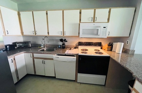 Elkins Park Apartment | Spacious 2BR/2BA | Monthly Discount
