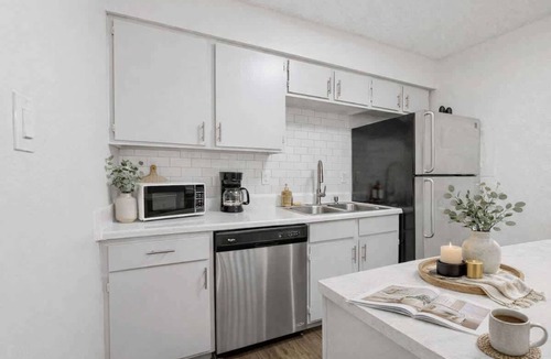 Central Arlington Apartment | Spacious 2BR 8min to AT&T FIFA 2026