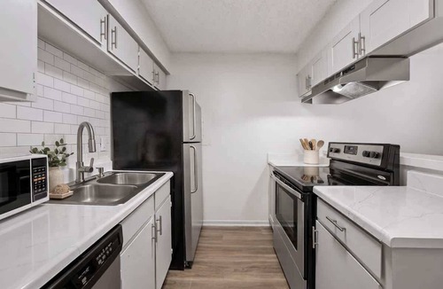 Central Arlington Apartment | Spacious 2BR 8min to AT&T FIFA 2026