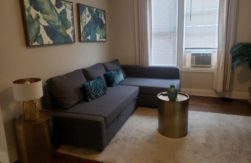 Chicago Apartment | Spacious 2BR Apartment near Airport - Central Charming