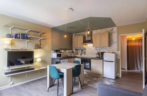 Eaux-Bonnes Apartment | Spacious 2BR Apt, Sleeps 8, Fully-Equipped Kitchen, Ski Locker