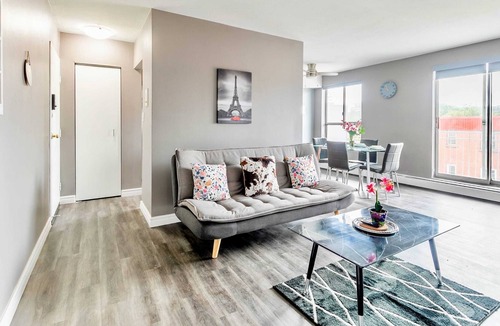 Rosedale Apartment | Spacious 2BR Apt with King bed - near DT Hamilton!
