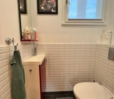 Charenton-le-Pont Apartment | Spacious 2BR Balcony and AC