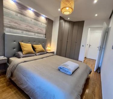 Charenton-le-Pont Apartment | Spacious 2BR Balcony and AC