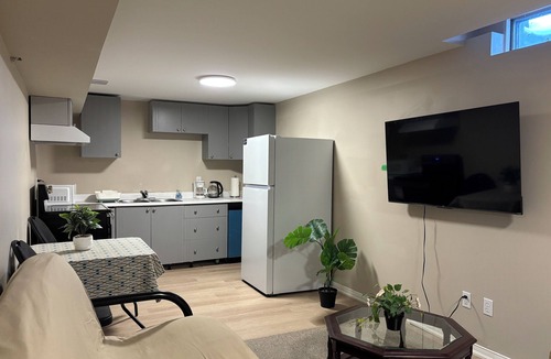 Alcona Apartment | Spacious 2BR Basement Apt – 5 Mins to Beach