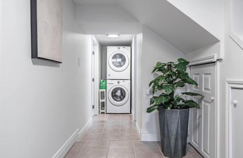 Lakeview House | Spacious 2BR Bsmt Apt w/Free Parking