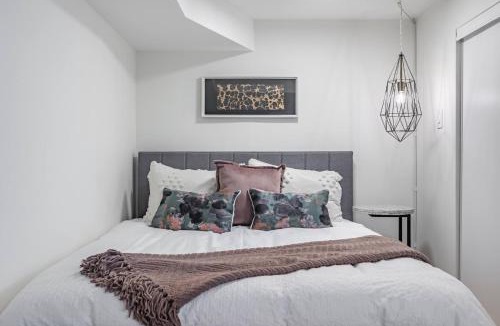 Lakeview House | Spacious 2BR Bsmt Apt w/Free Parking