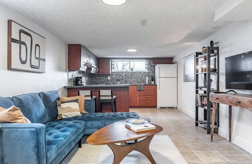 Lakeview Apartment | Spacious 2BR Bsmt Apt w/Free Parking