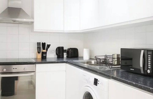 Soho Apartment | Spacious 2BR Covent Garden Flat ~ Theatre District