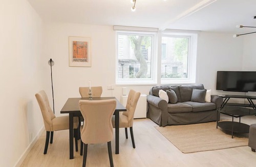 Soho Apartment | Spacious 2BR Covent Garden Flat ~ Theatre District