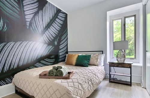 Quartier 5-4 Apartment | Spacious 2BR - Emerald SuiteHot Tub + Free Parking