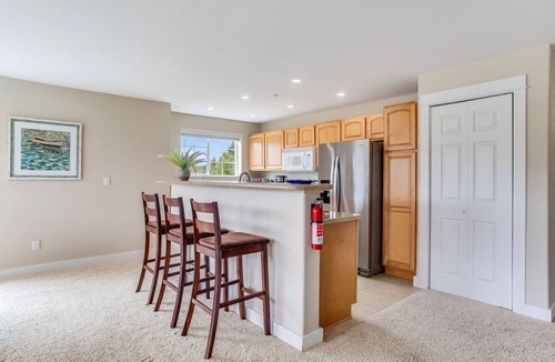 Westport Condo | Spacious 2BR End Unit ~ Hot Tub ~ Beach Access ~ EV Charger!