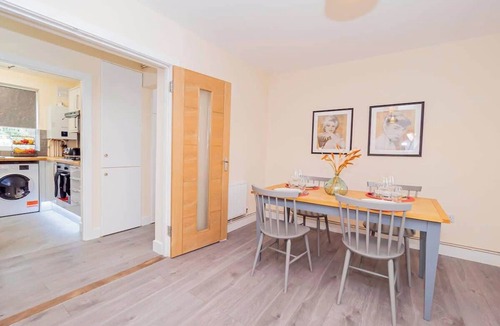 Oxford Apartment | Spacious 2BR Flat @ Summertown | Sleeps 7 | 5 Star