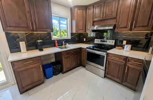 Laval House | Spacious 2BR | FREE Parking + 1.5 Bath | Near YUL
