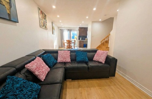 Laval House | Spacious 2BR | FREE Parking + 1.5 Bath | Near YUL