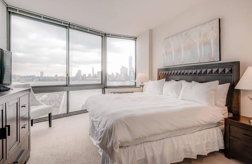 Hudson Exchange Apartment | Spacious 2BR | Fully Equipped Gym | Near PATH by GLS