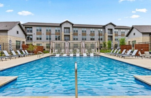 Sherman Apartment | Spacious 2BR Haven Escape w/SuperStar Amenities