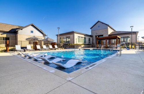 Sherman Apartment | Spacious 2BR Haven Escape w/SuperStar Amenities