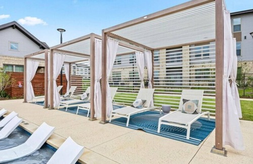 Sherman Apartment | Spacious 2BR Haven Escape w/SuperStar Amenities