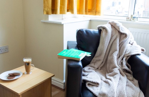 Whitestake House | Spacious 2BR Home with Free Parking