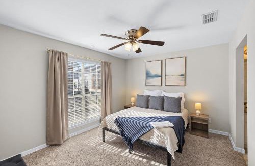 College Station House | Spacious 2BR House, Steps from A&M - King - Patio