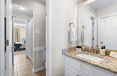 College Station House | Spacious 2BR House, Steps from A&M - King - Patio