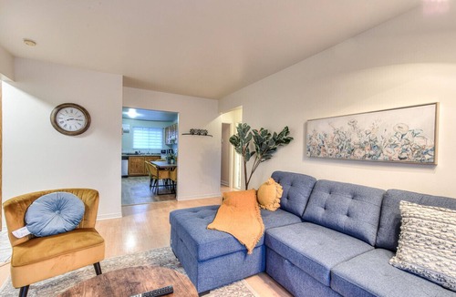 Pierrefonds-Roxboro Apartment | Spacious 2BR in MTL with included parking spot