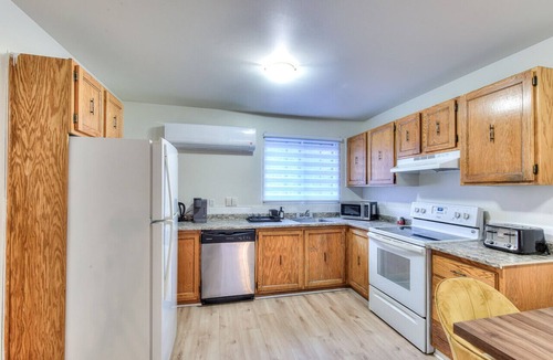 Pierrefonds-Roxboro Apartment | Spacious 2BR in MTL with included parking spot
