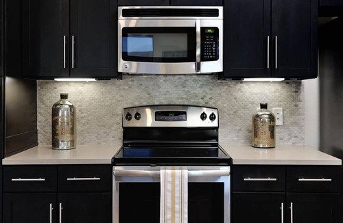 Texas Medical Center Apartment | Spacious 2BR @ Med Center MD Anderson Gated Walking Distance to 2BR Pool & Gym