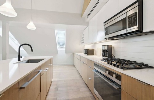 Tulane - Gravier Apartment | Spacious 2BR Near French Quarter & CBD | Gated Parking