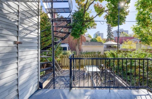 Youville Apartment | Spacious 2BR, Near Metro, Full Kitchen