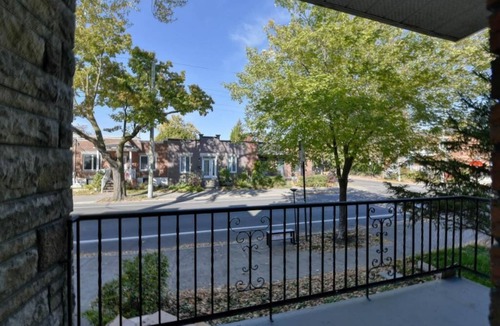 Youville Apartment | Spacious 2BR, Near Metro, Full Kitchen