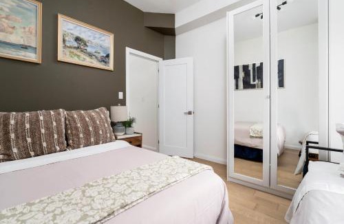 Palmerston Apartment | Spacious 2BR near UofT and College