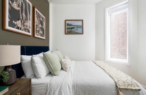 Palmerston Apartment | Spacious 2BR near UofT and College