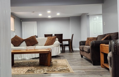 Windsor House | Spacious 2BR Private Suite & Entrance-Near Downtown & Bridge-Near Caesars & UOW
