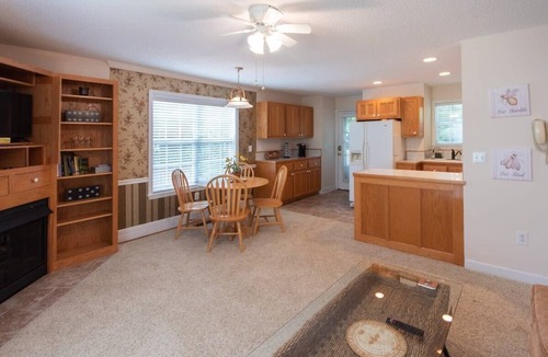 Otto House | Spacious 2BR Retreat|Foosball, Kitchen|Superhost