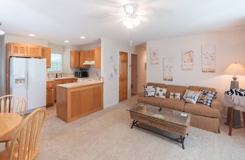 Otto House | Spacious 2BR Retreat|Foosball, Kitchen|Superhost