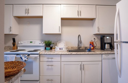 SeaTac Condo | Spacious 2BR SeaTac Condominium