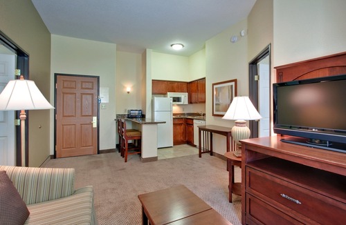 Glendale Sports and Entertainment District Apartment | Spacious 2BR Suite | Pool + Free Breakfast