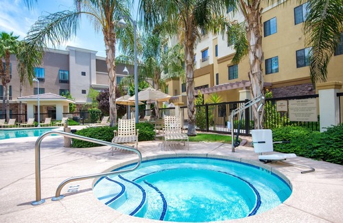 Glendale Sports and Entertainment District Apartment | Spacious 2BR Suite | Pool + Free Breakfast