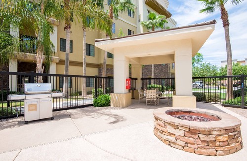 Glendale Sports and Entertainment District Apartment | Spacious 2BR Suite | Pool + Free Breakfast