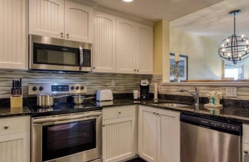 Indian Rocks Beach Resort | Spacious 2BR Condo at Harbourside Resort, Walk to Beach
