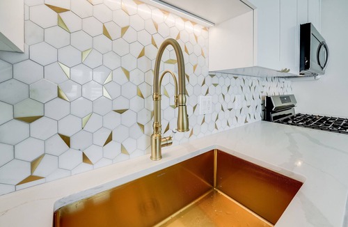 Weehawken Apartment | Spacious 2BR Apartment, 10 min to Time Square!