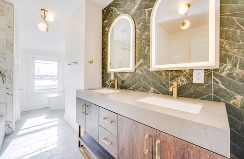 Weehawken Apartment | Spacious 2BR Apartment, 10 min to Time Square!