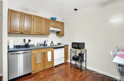 Graduate Hospital Apartment | Spacious 2BR w/Private Yard