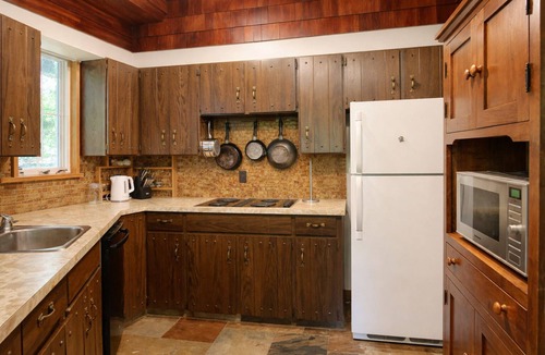 Brighton Cottage | Spacious 3+1 BR, 2 Bath Cottage with Fire Pit and Pool Table