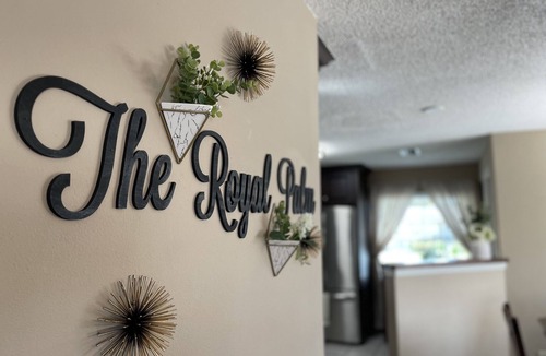 Southgate Apartment | Spacious 3/3 Apt w/Hot Tub/75in TV/Mac Computer